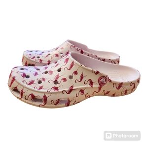 Crocs Women's Freesail Flamingo Print Clog, size 8